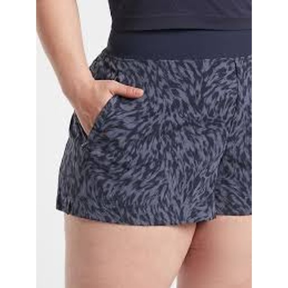 Athleta Trekkie North Printed Shorts + Size 26 NVLX THEY WERE PURCHASED IN ERROR - Picture 4 of 6